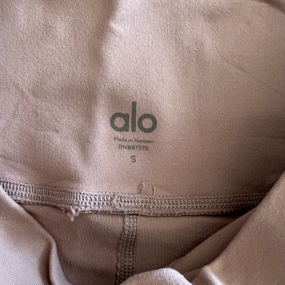 Women’s Alo Yoga Leggings - Picture 3 of 6